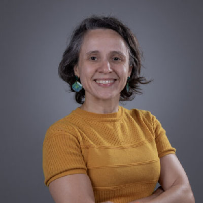 Professora Paula Davies Rezende