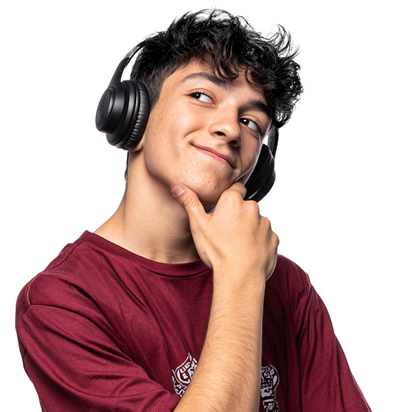 Pre-College 1 Menino olhando para o lado com fone de ouvido, persona do Pre-college ESPM