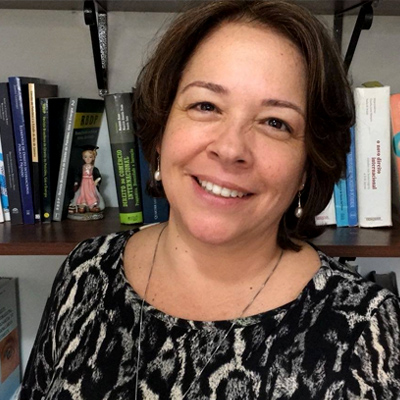 Professor Renata Alvares GasparV