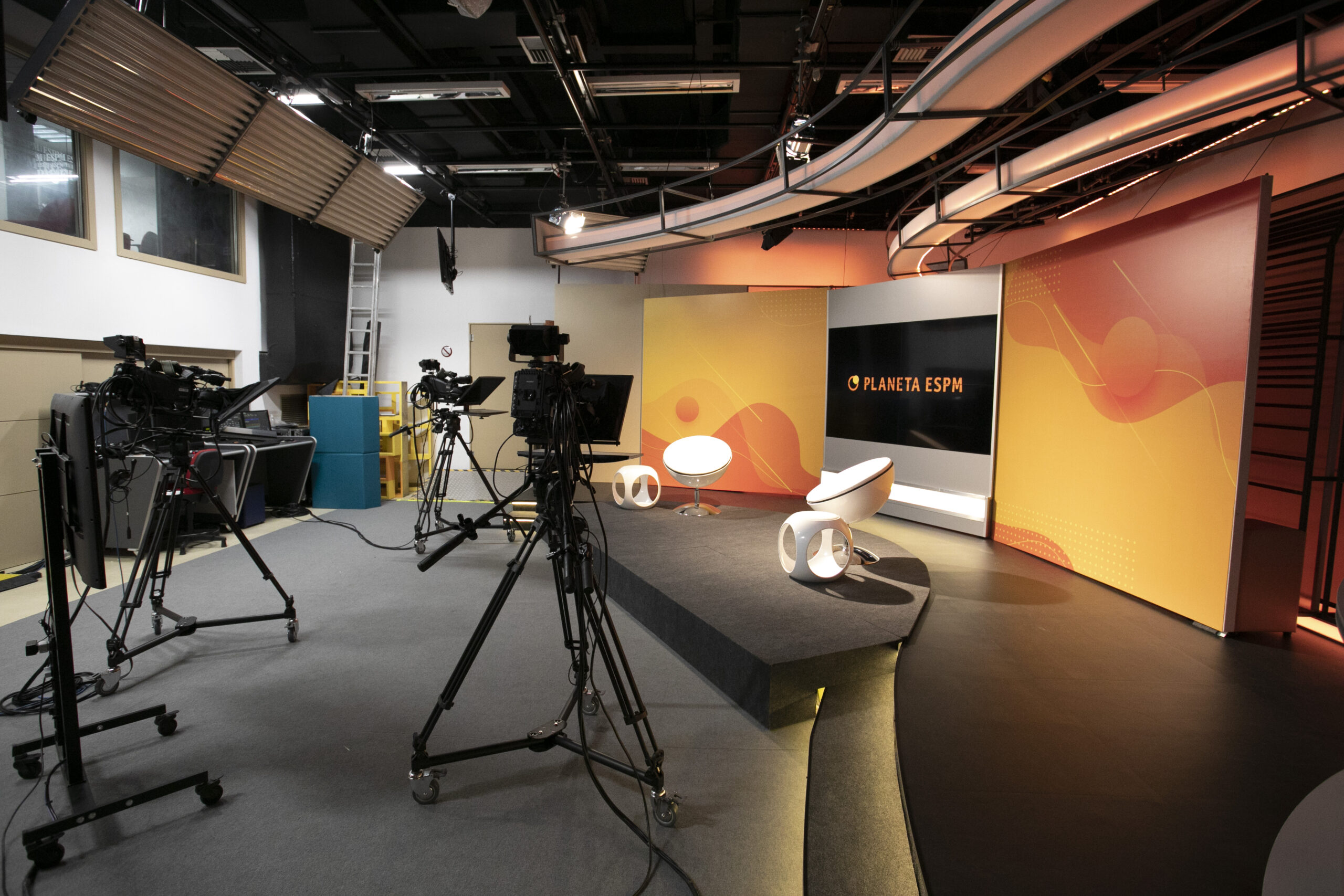 Tour alumni Estudio de TV Terreo scaled