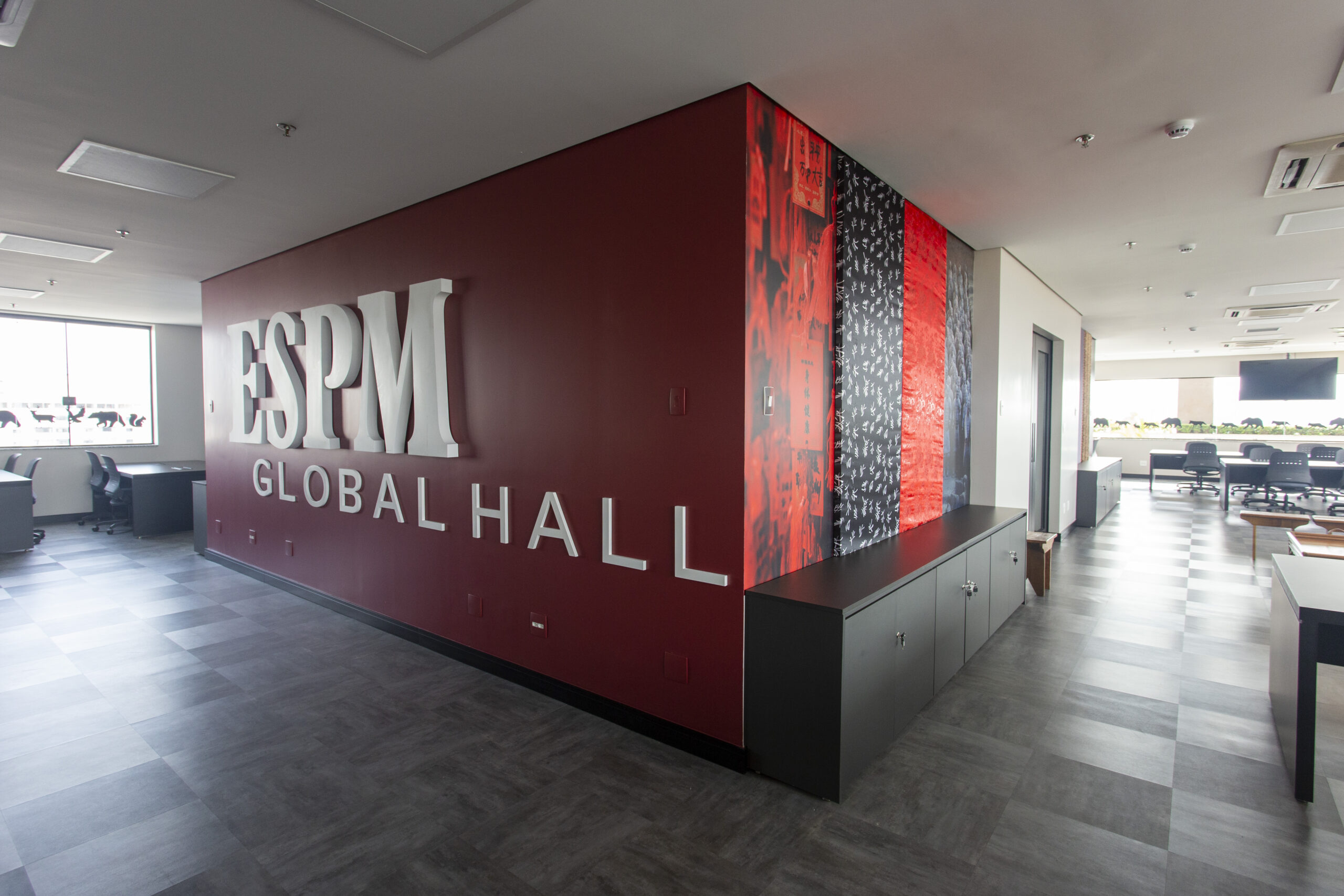 Tour alumni Global Hall 035 scaled