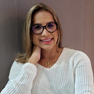 Professora Adriana Cavalcanti Cruz