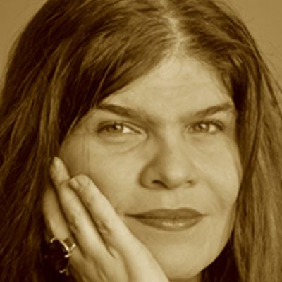 Professora Claudia Lage