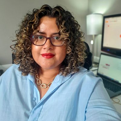 Professora Daiele Santos, foto de perfil do site da ESPM.