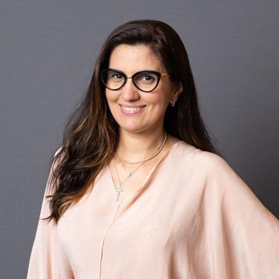 Professora Luciana Langer,