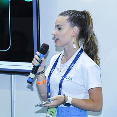 Professora Nicole Vedovatto