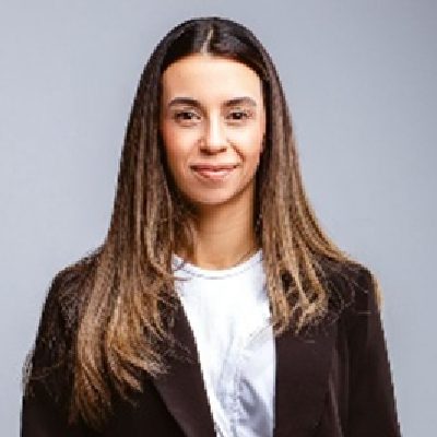 Professora Paula Peres Valduga