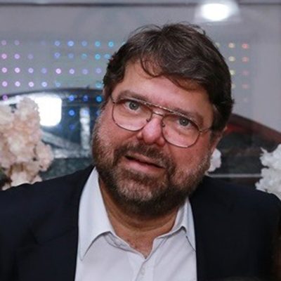 Professor Roberto Gonzalez