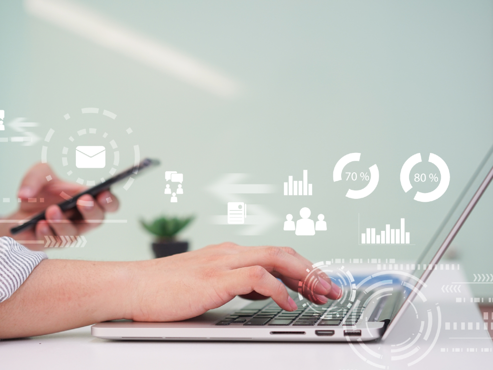 Marketing de Relacionamento & CRM: como transformar sua base de clientes em uma máquina de crescimento 27 CRM é a infraestrutura em que uma empresa centraliza o histórico de cada cliente